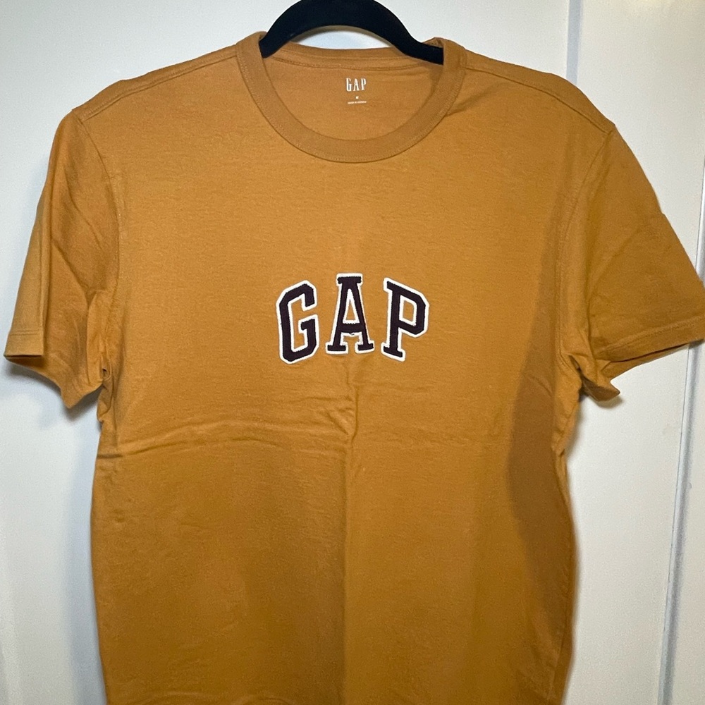 GAP Men's Golden Short Sleeve Tee